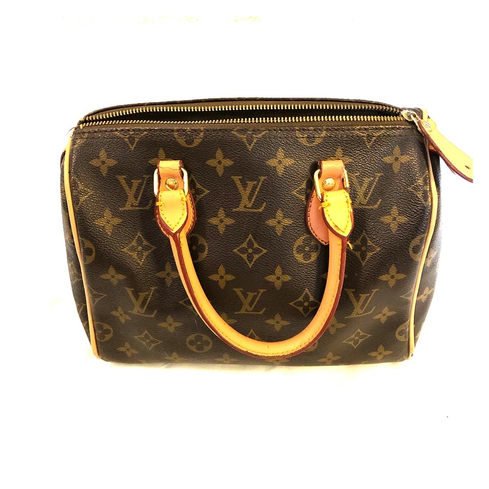 Brown purse with lots of storage space!